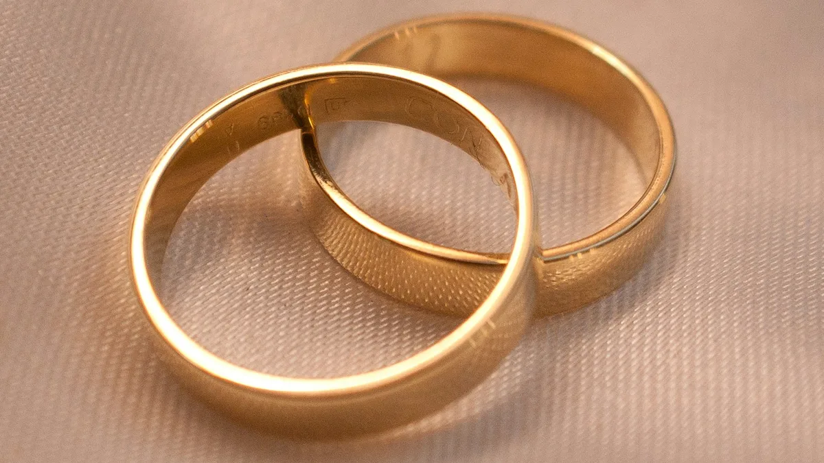 Documentos legales y balanza de la justicia, guía de divorcio paso a paso en Chile